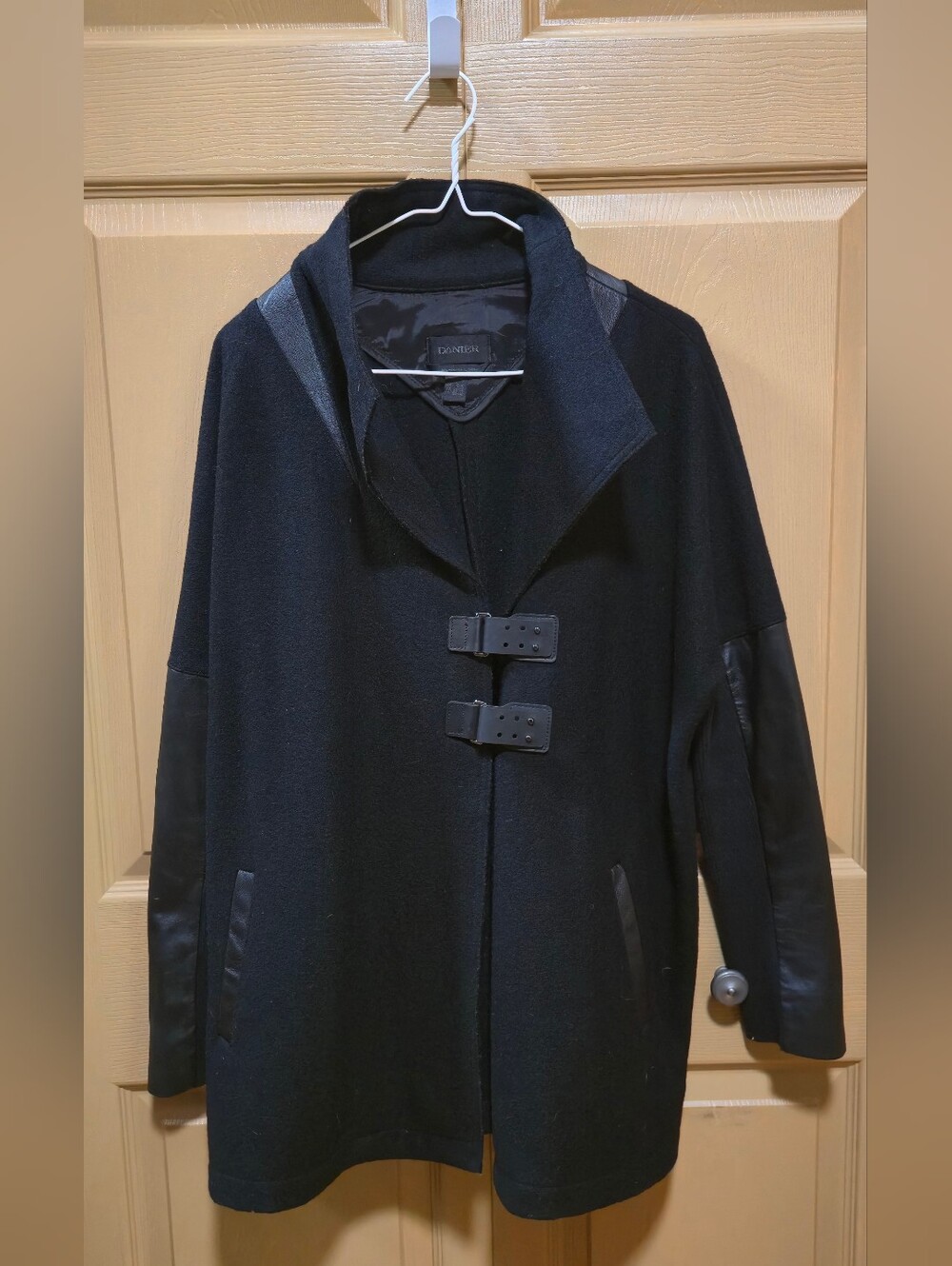 Slightly Oversized Danier Xs Black Toggle Wool/ Leather Blend Coat